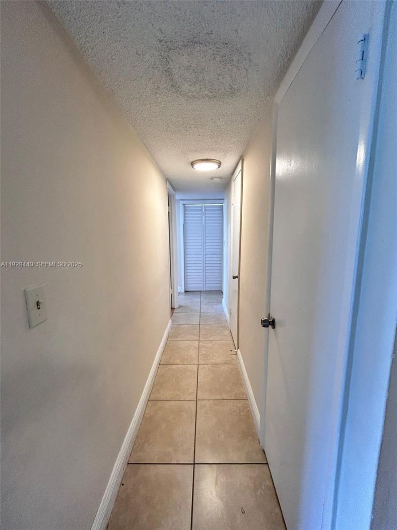 5050 NW 7th St, Unit 401, Miami, FL 33126 Photo