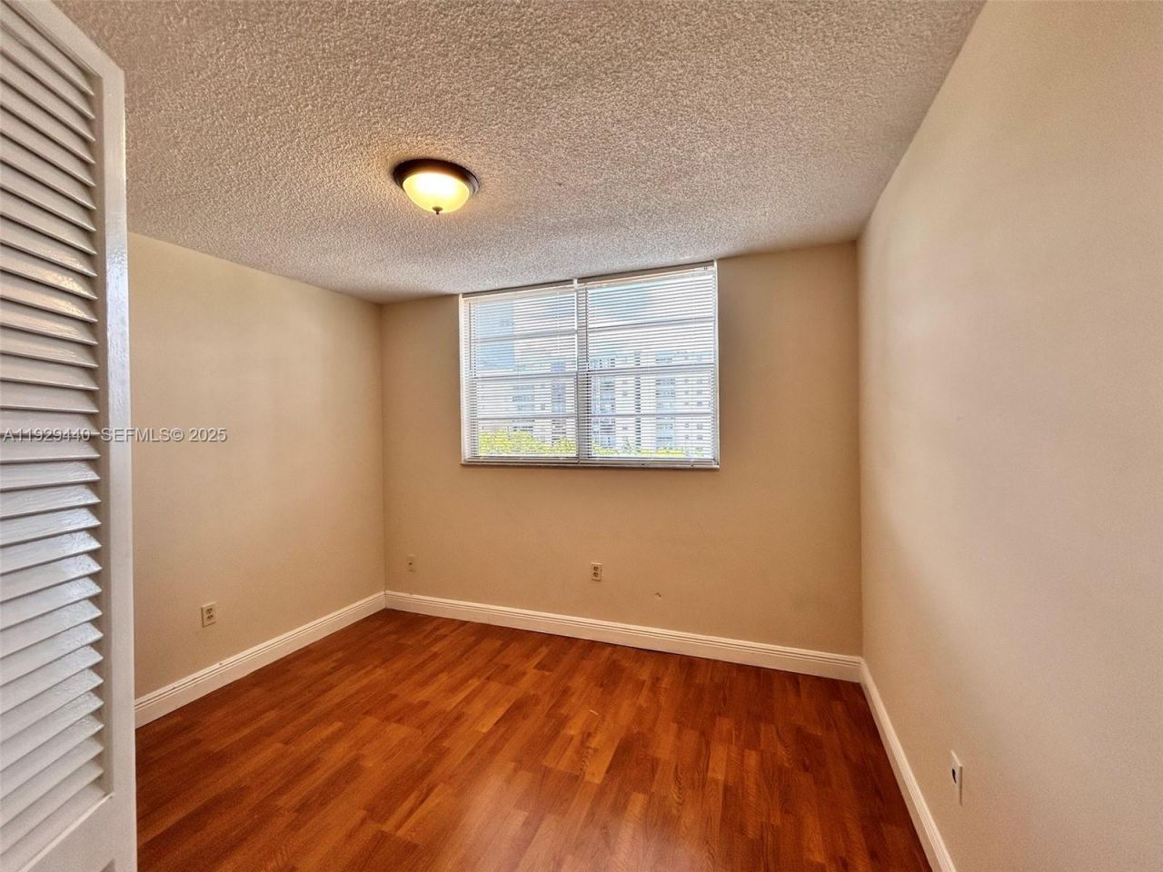 5050 NW 7th St, Unit 401, Miami, FL 33126 Photo