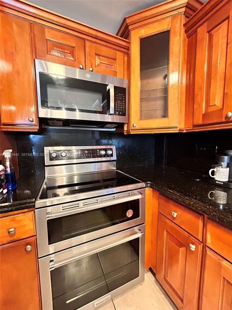 5050 NW 7th St, Unit 401, Miami, FL 33126 Photo