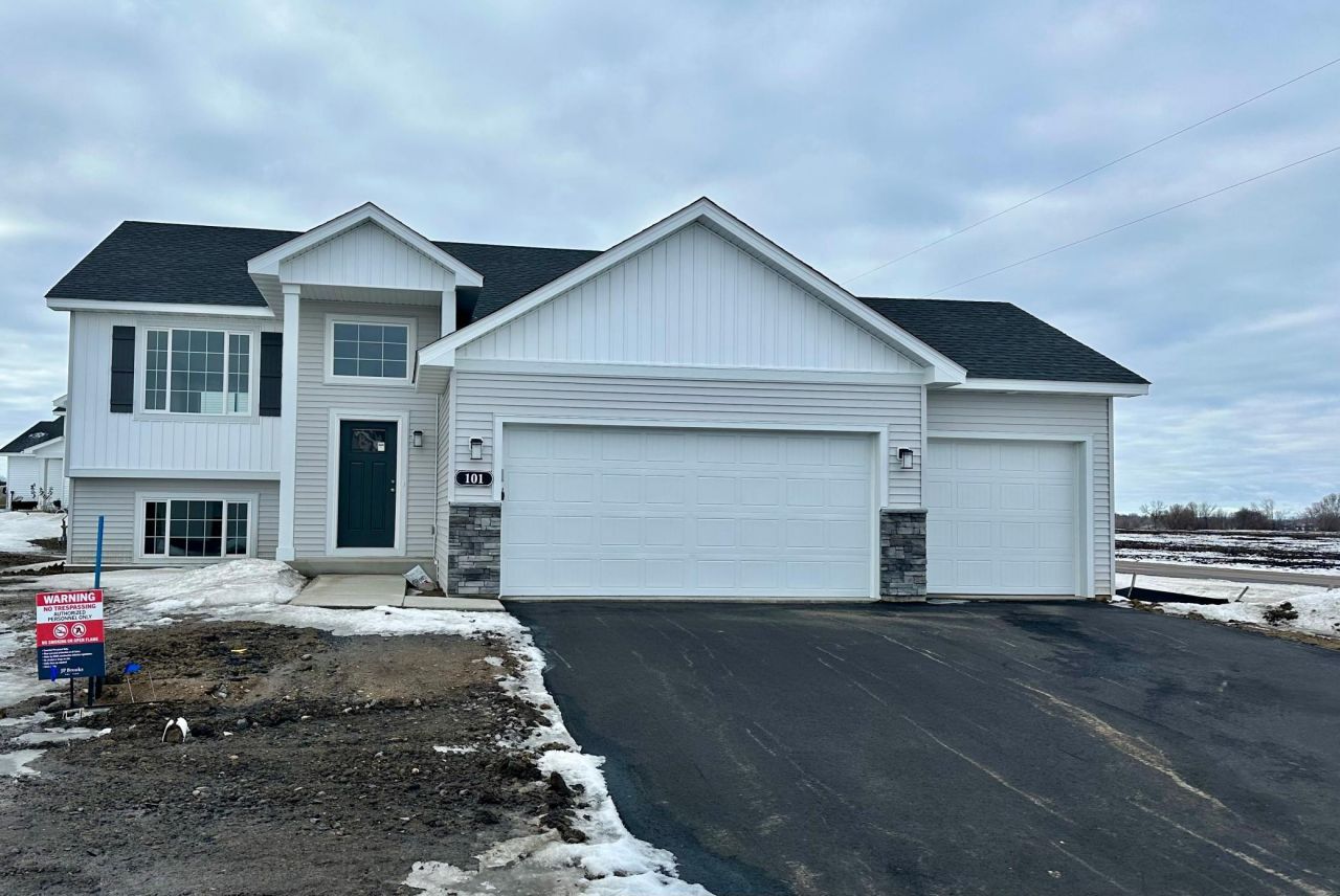 101 Robbie Lane, Howard Lake, MN 55349 Main Photo