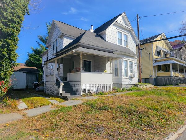 209 5th Ave, Hinton, WV 25951