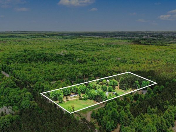6585 Wallaker Road, Benzonia, MI 49616