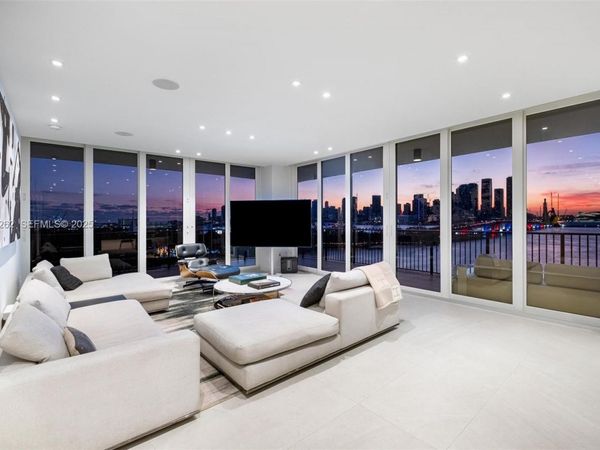 1000 Venetian Way, Unit 1004, Miami, FL 33139