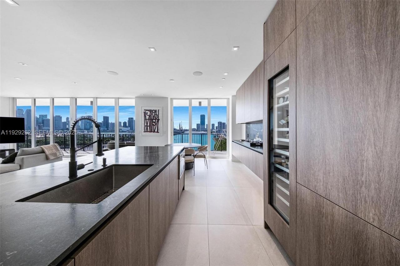 1000 Venetian Way, Unit 1004, Miami, FL 33139 Photo