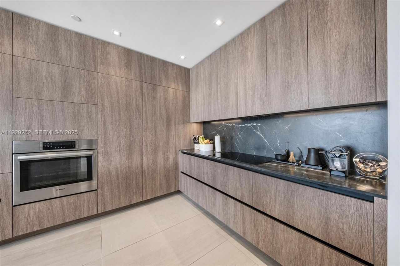 1000 Venetian Way, Unit 1004, Miami, FL 33139 Photo