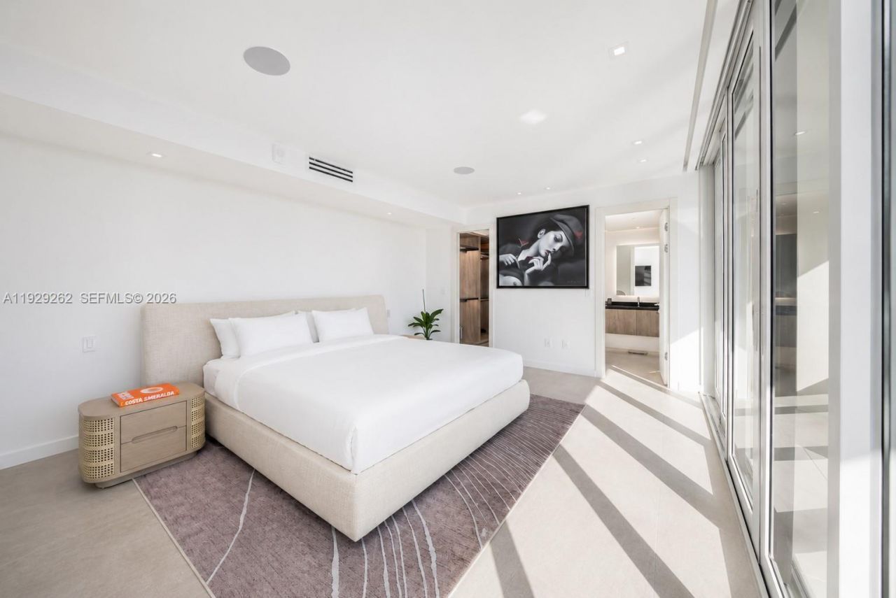 1000 Venetian Way, Unit 1004, Miami, FL 33139 Photo