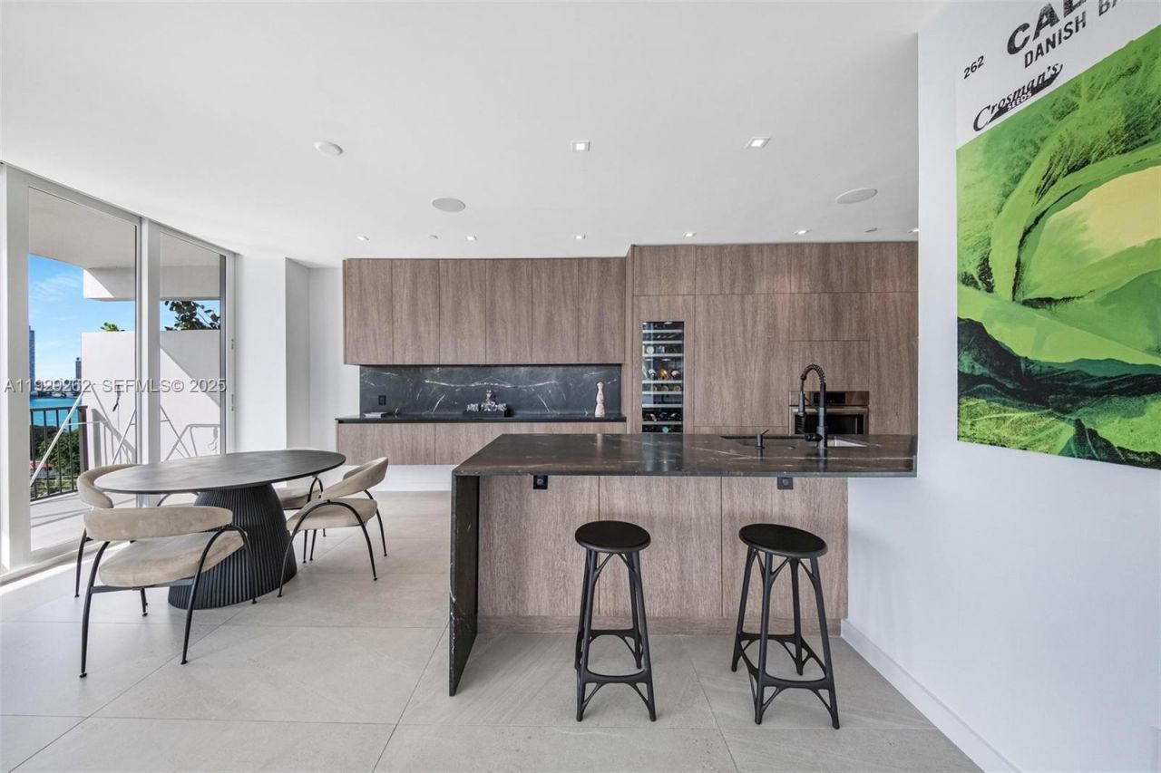 1000 Venetian Way, Unit 1004, Miami, FL 33139 Photo