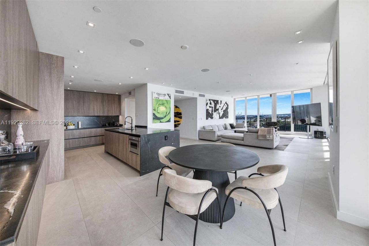 1000 Venetian Way, Unit 1004, Miami, FL 33139 Photo