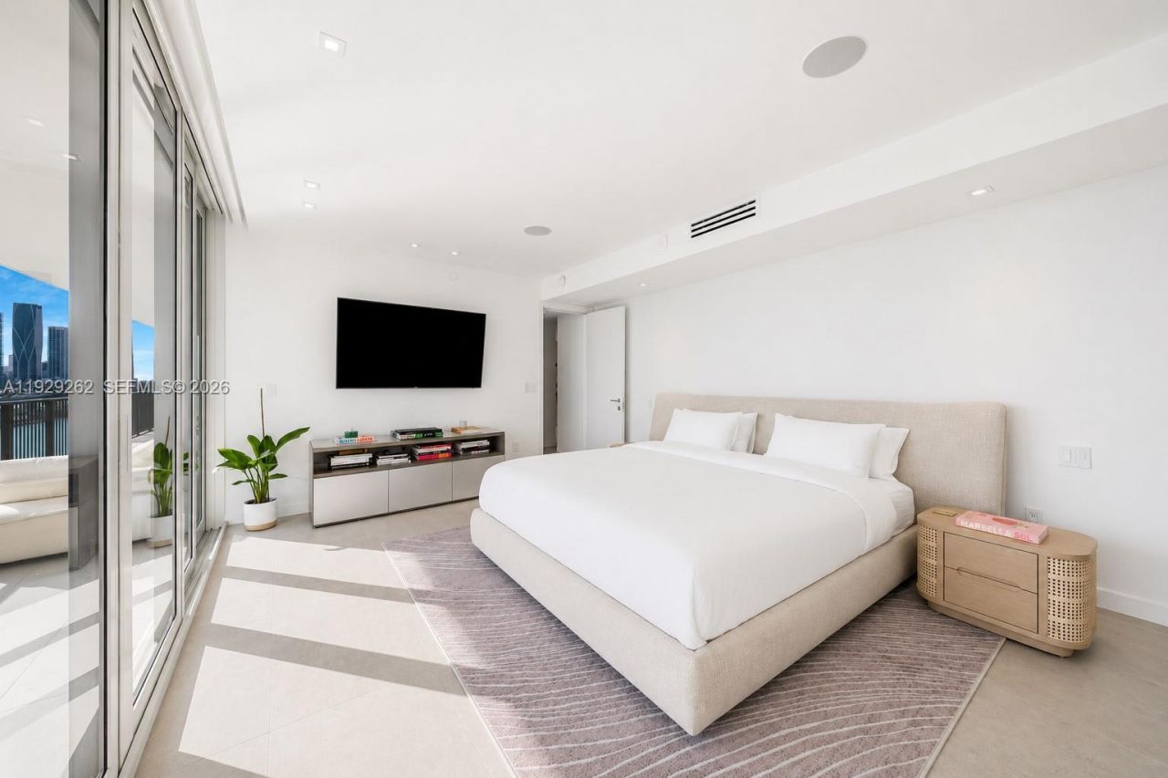 1000 Venetian Way, Unit 1004, Miami, FL 33139 Photo