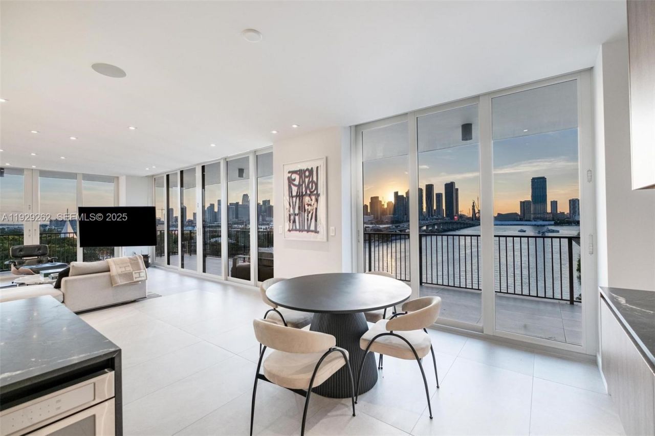 1000 Venetian Way, Unit 1004, Miami, FL 33139 Photo