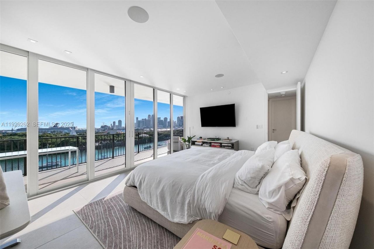 1000 Venetian Way, Unit 1004, Miami, FL 33139 Photo