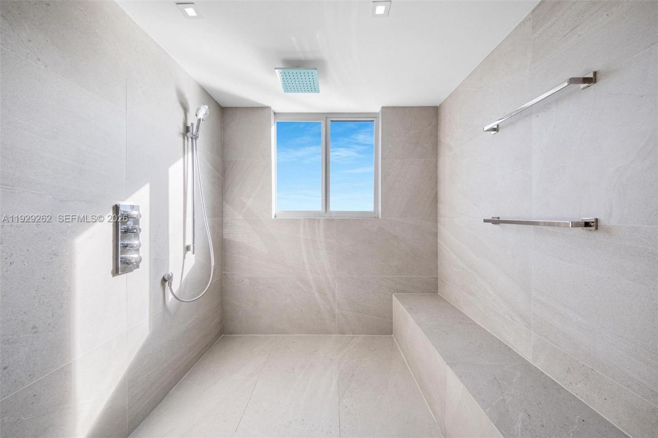 1000 Venetian Way, Unit 1004, Miami, FL 33139 Photo