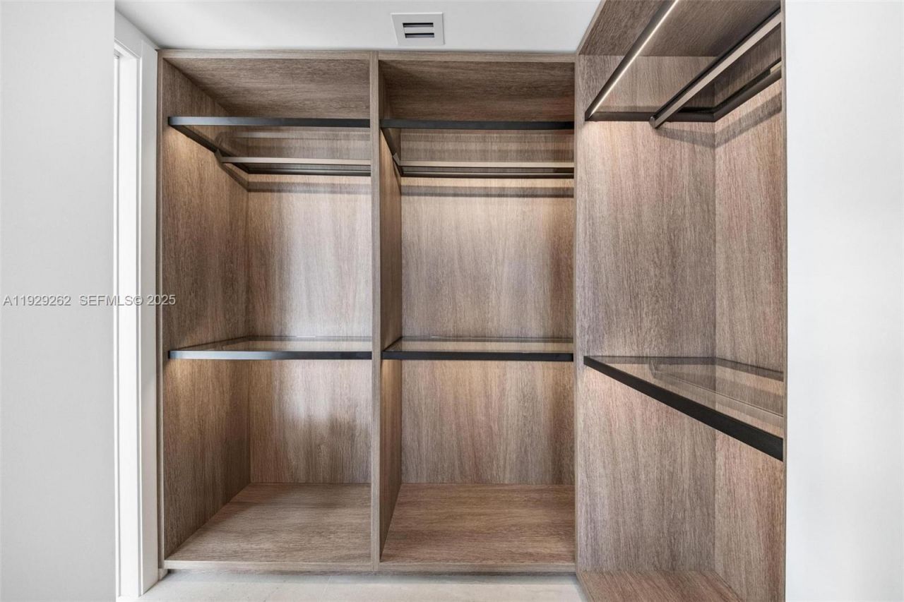 1000 Venetian Way, Unit 1004, Miami, FL 33139 Photo