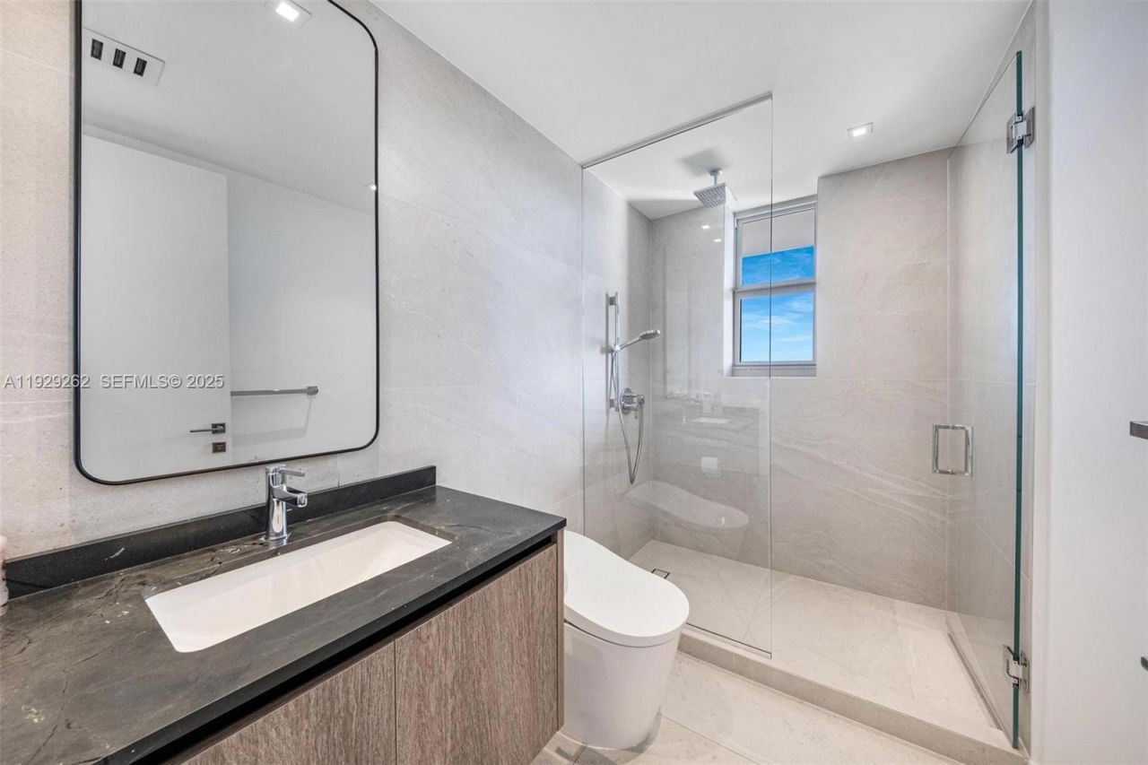 1000 Venetian Way, Unit 1004, Miami, FL 33139 Photo