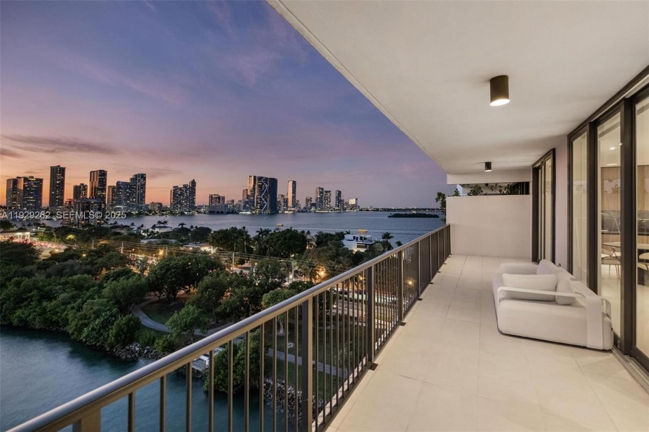 1000 Venetian Way, Unit 1004, Miami, FL 33139 Photo