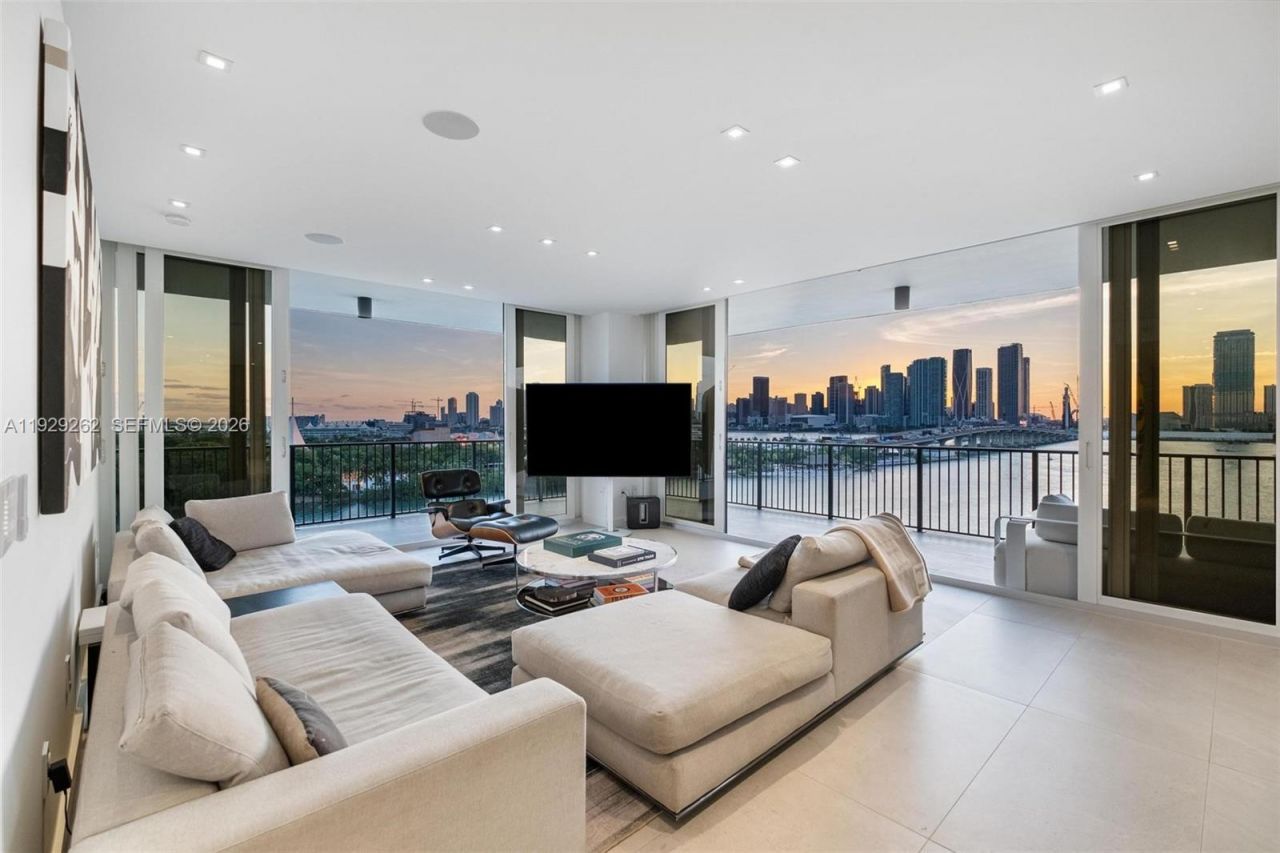 1000 Venetian Way, Unit 1004, Miami, FL 33139 Photo