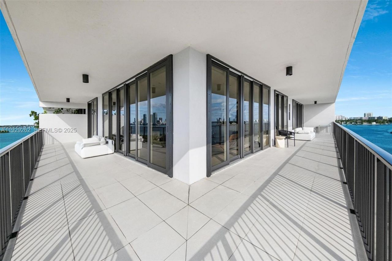 1000 Venetian Way, Unit 1004, Miami, FL 33139 Photo