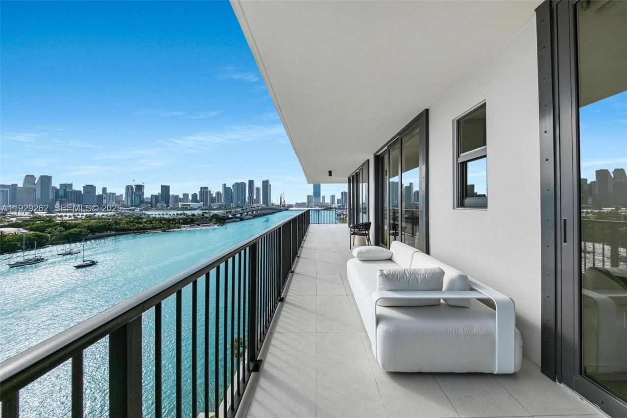 1000 Venetian Way, Unit 1004, Miami, FL 33139 Photo