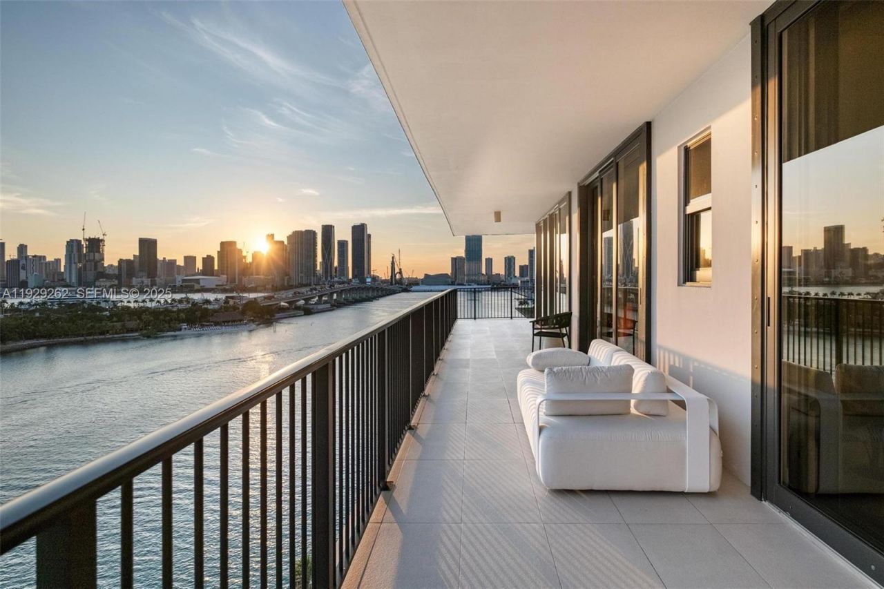 1000 Venetian Way, Unit 1004, Miami, FL 33139 Photo