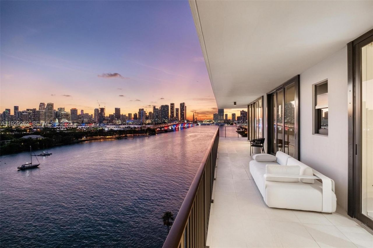 1000 Venetian Way, Unit 1004, Miami, FL 33139 Photo