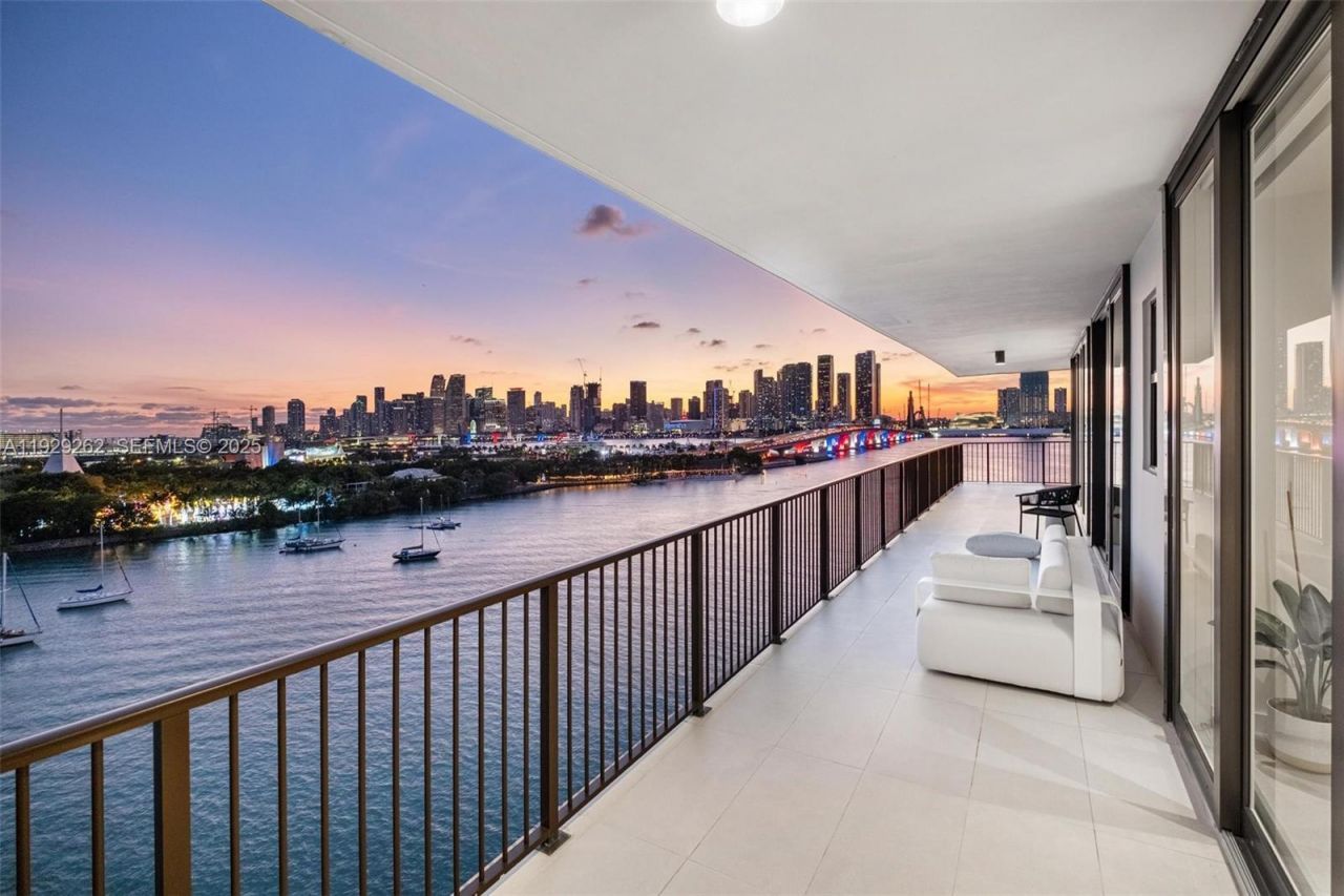 1000 Venetian Way, Unit 1004, Miami, FL 33139 Photo