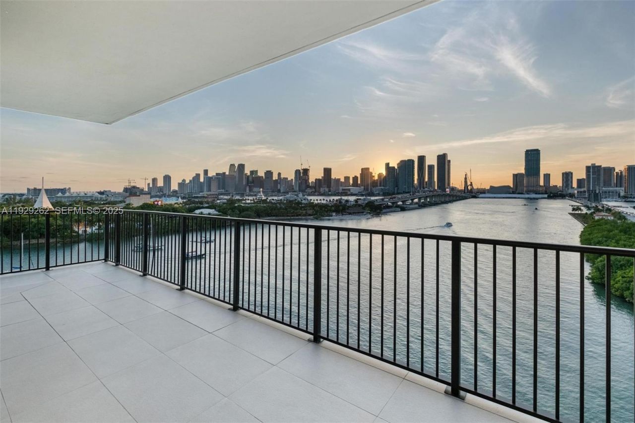 1000 Venetian Way, Unit 1004, Miami, FL 33139 Photo