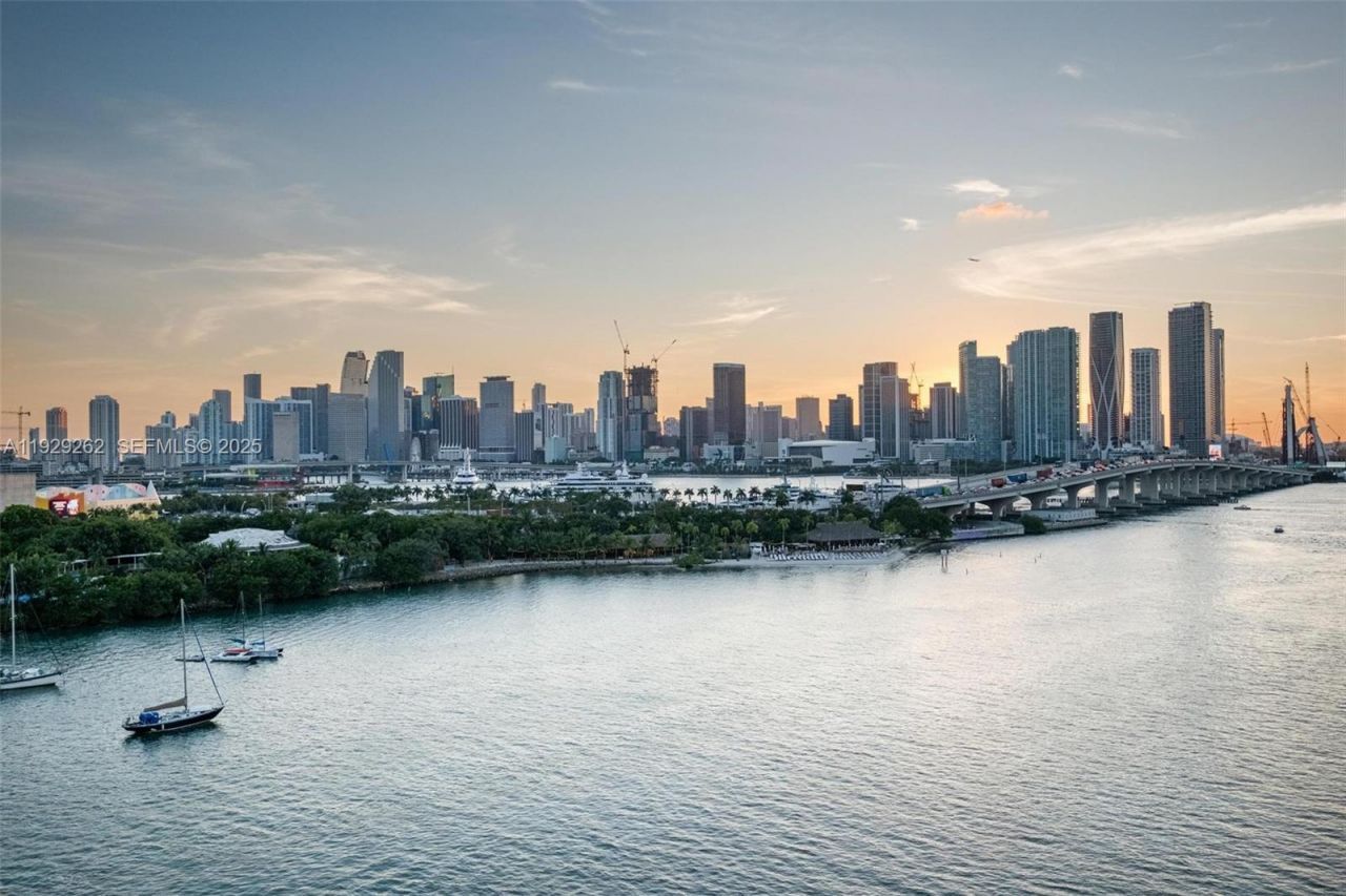 1000 Venetian Way, Unit 1004, Miami, FL 33139 Photo