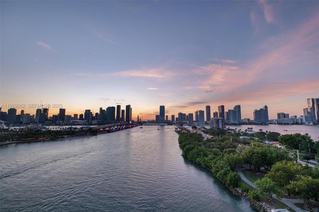 1000 Venetian Way, Unit 1004, Miami, FL 33139 Photo