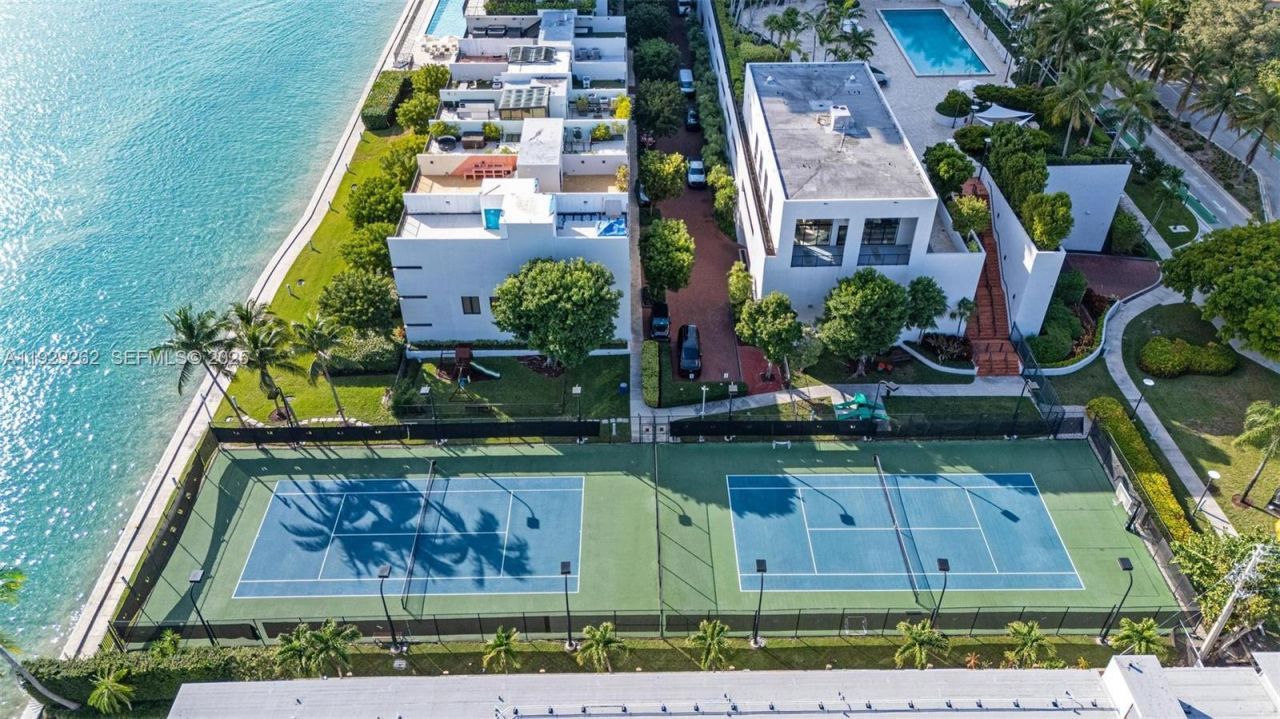 1000 Venetian Way, Unit 1004, Miami, FL 33139 Photo