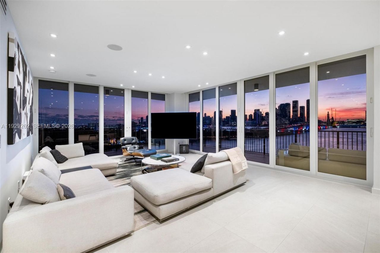 1000 Venetian Way, Unit 1004, Miami, FL 33139 Photo