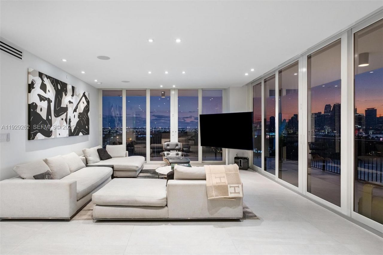 1000 Venetian Way, Unit 1004, Miami, FL 33139 Photo