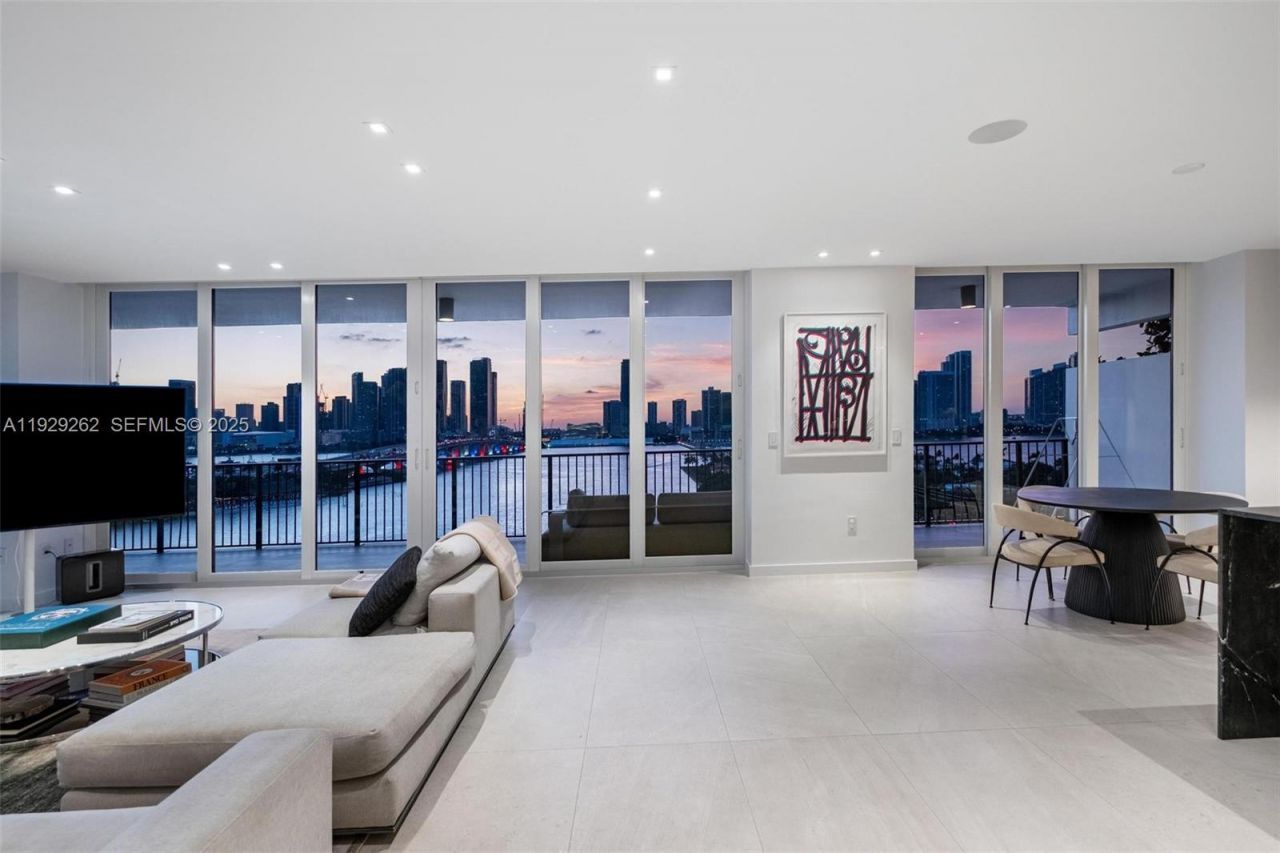 1000 Venetian Way, Unit 1004, Miami, FL 33139 Photo