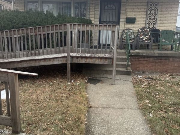 8828 S Yates Boulevard, Chicago, IL 60617