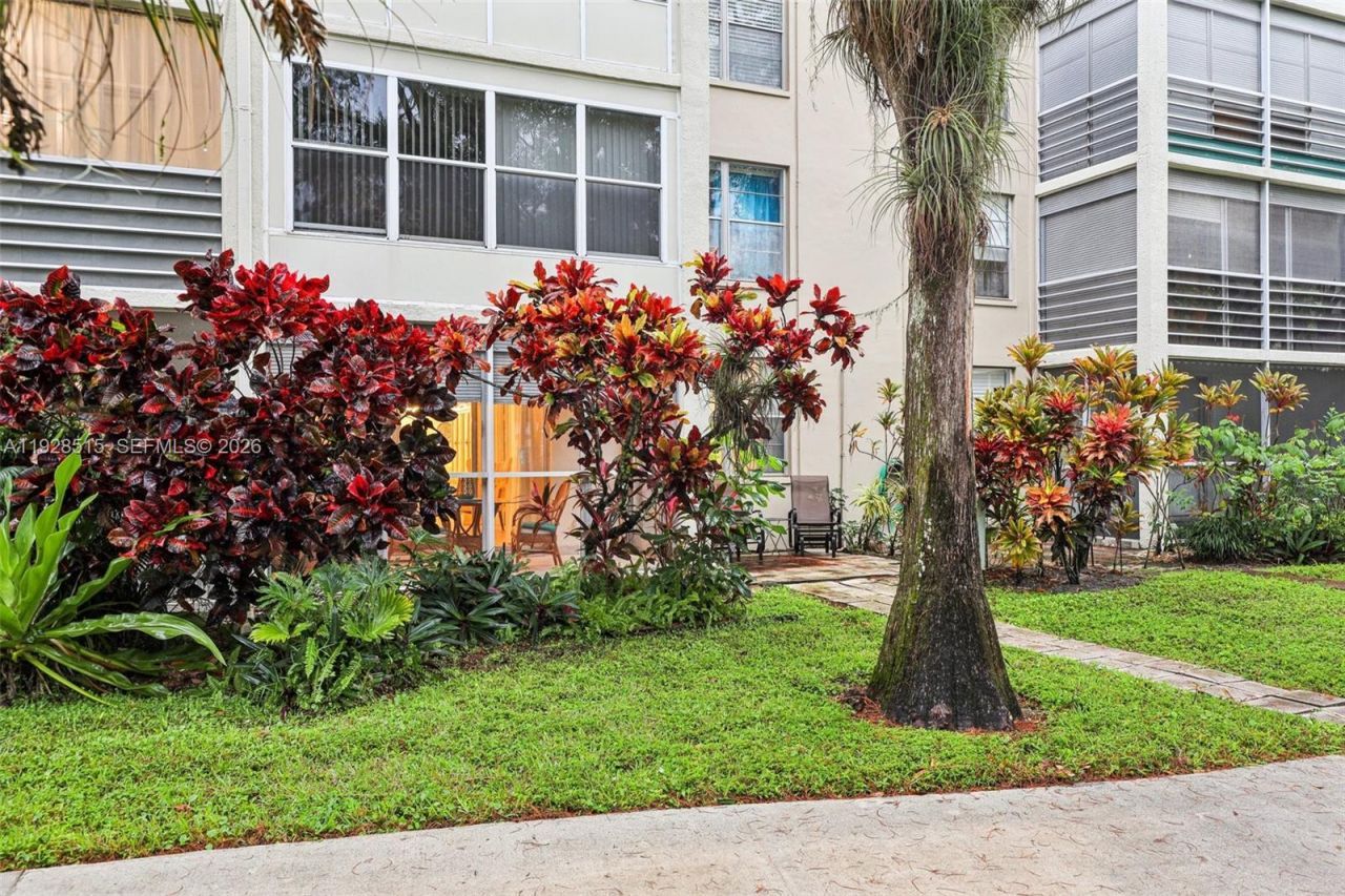 2900 NW 48th Ter, Unit 115, Lauderdale Lakes, FL 33313 Photo