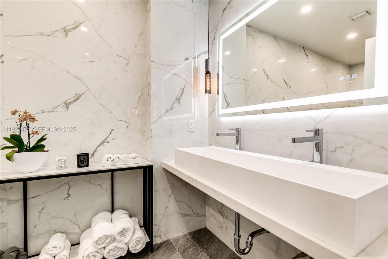 1349 Middle River Dr, Fort Lauderdale, FL 33308 Photo