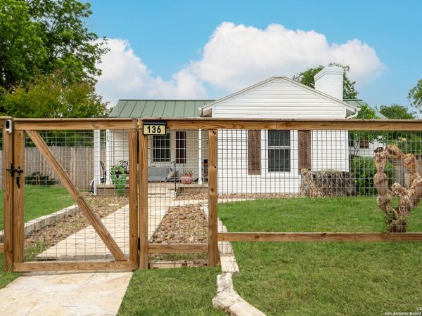 136 John Page, San Antonio, TX 78228