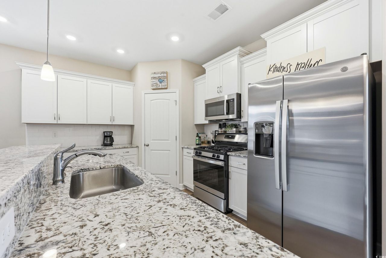 276 Sundew Loop Photo 12