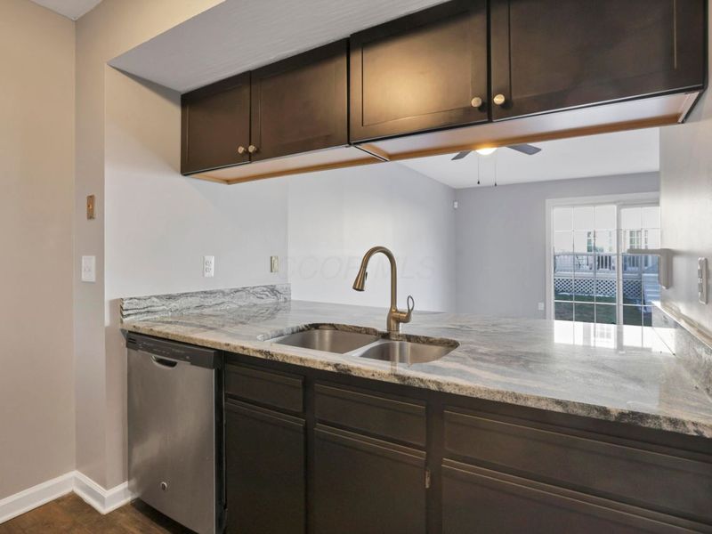 2540 Dahlia Way, Unit 26D, Columbus, OH 43235 Photo 12