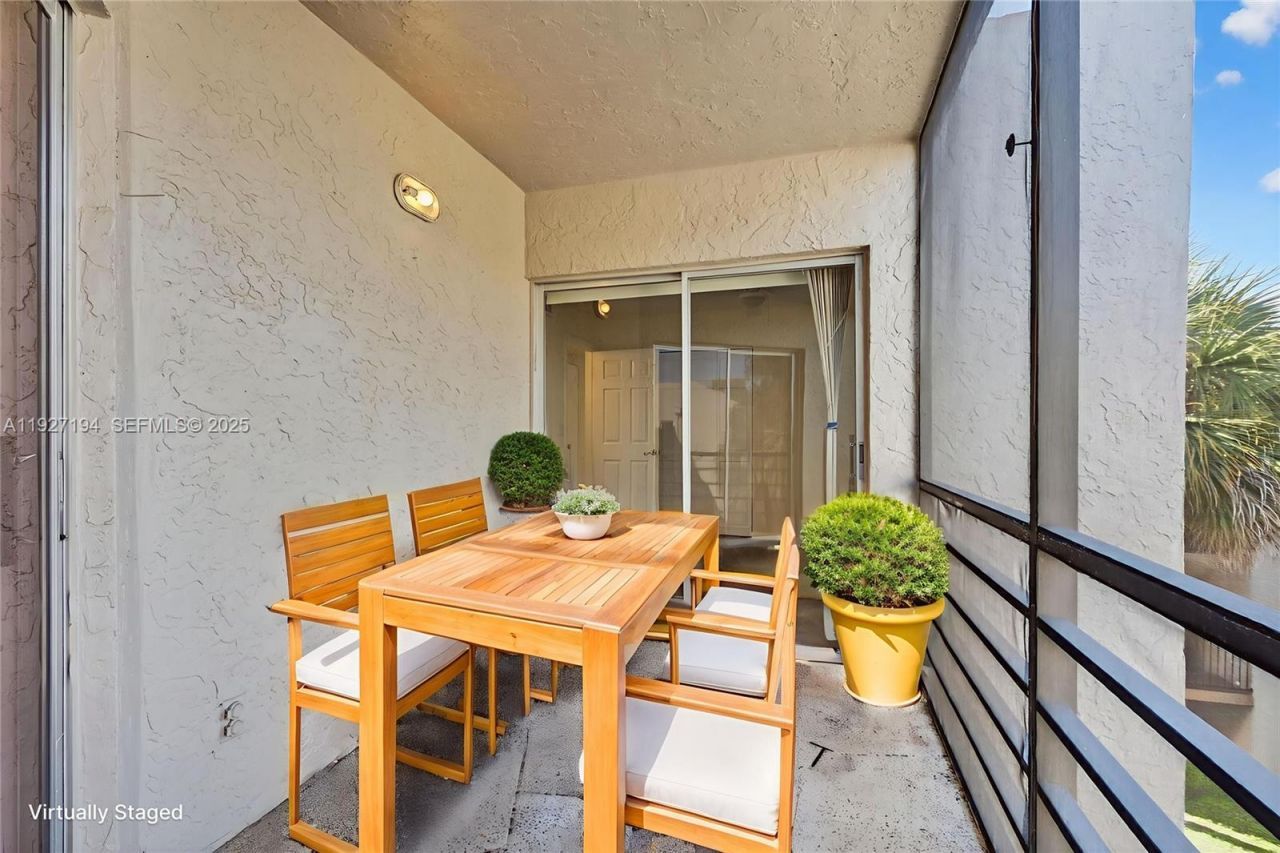 3100 Riverside Dr, Unit 305, Coral Springs, FL 33065 Photo