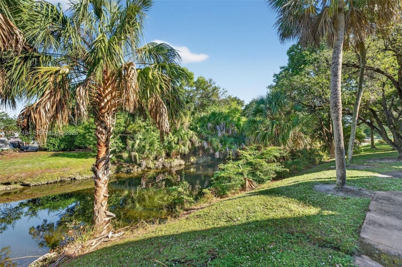 3100 Riverside Dr, Unit 305, Coral Springs, FL 33065 Photo