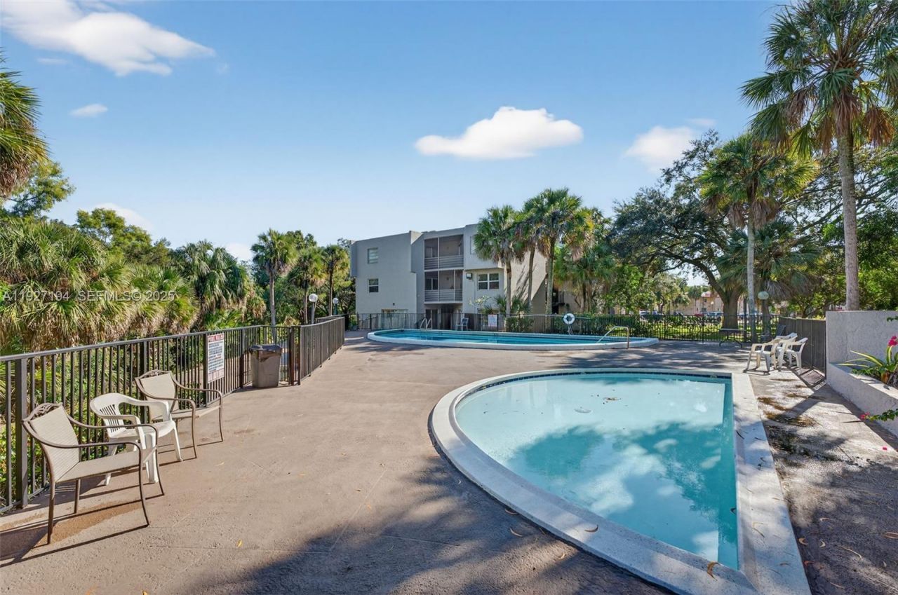 3100 Riverside Dr, Unit 305, Coral Springs, FL 33065 Photo