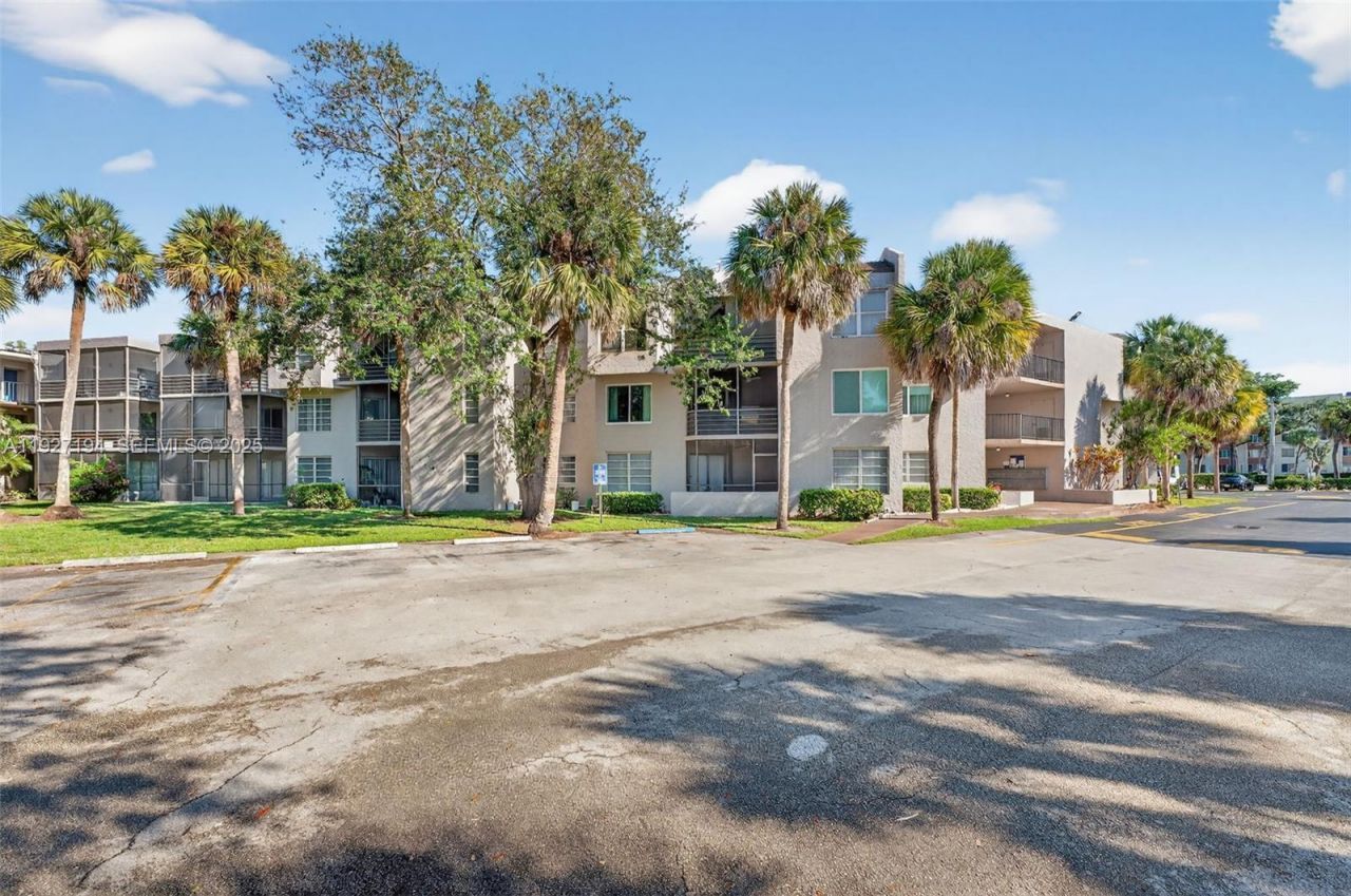 3100 Riverside Dr, Unit 305, Coral Springs, FL 33065 Photo