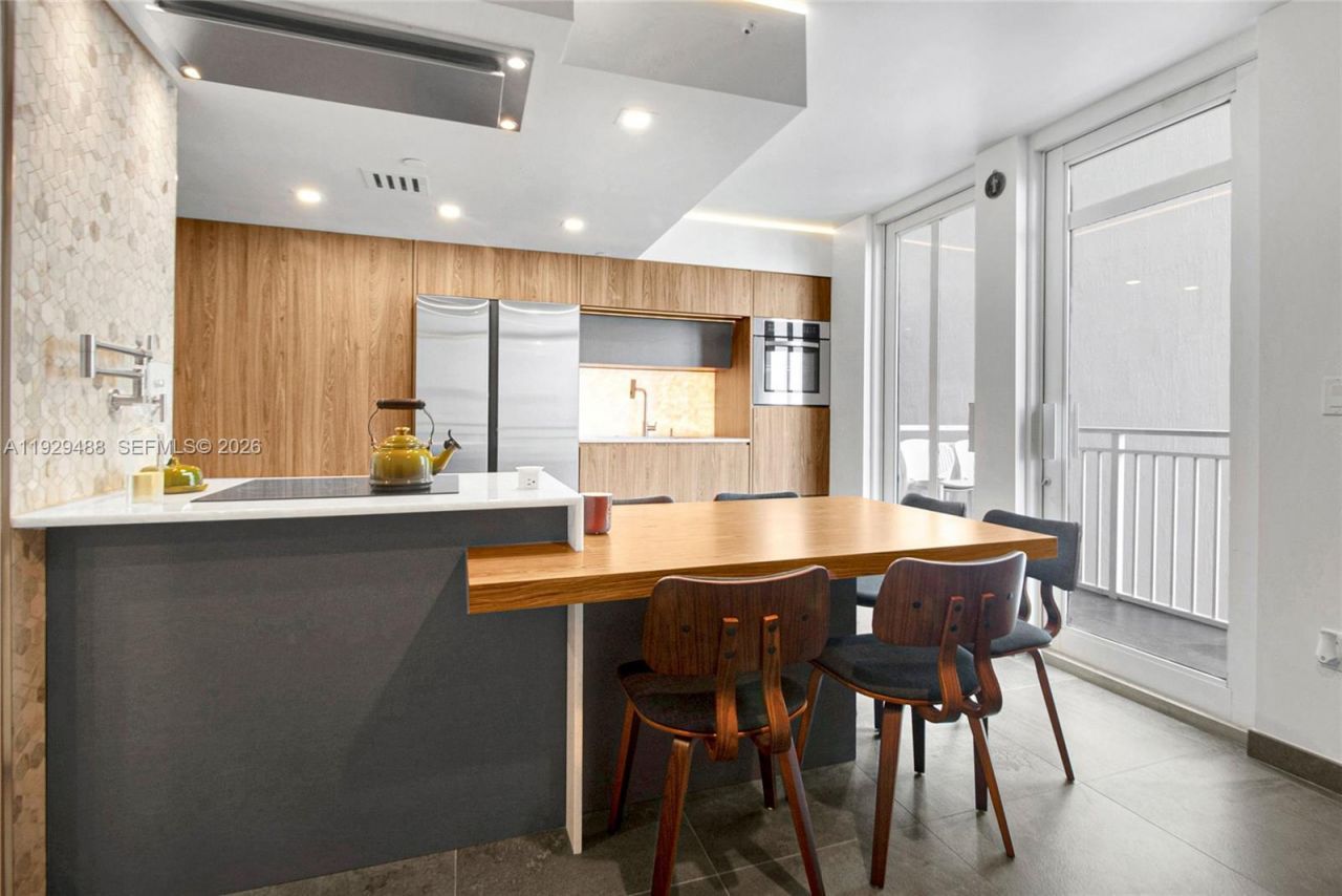 7600 Collins Ave, Unit 709, Miami Beach, FL 33141 Photo