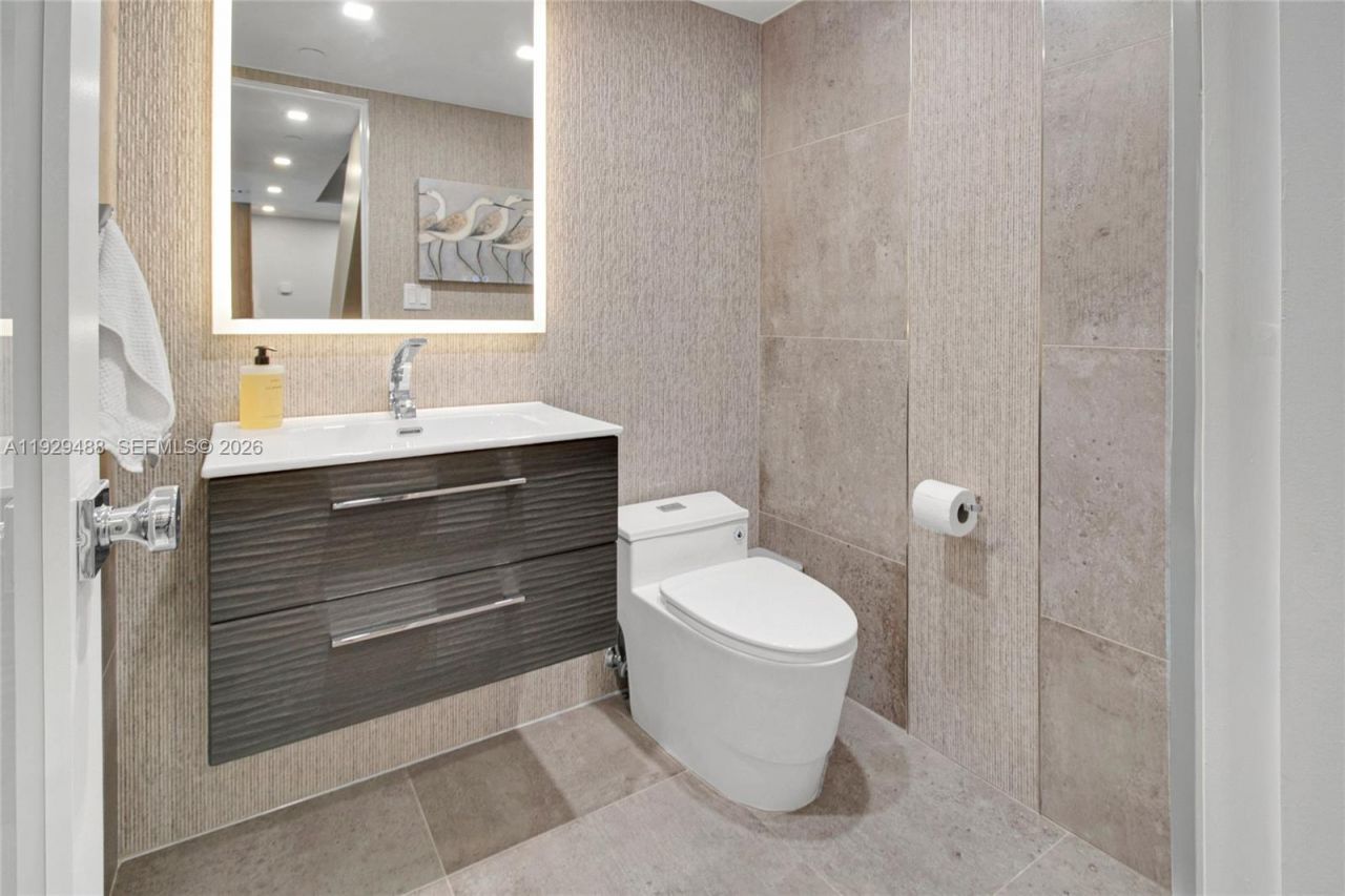 7600 Collins Ave, Unit 709, Miami Beach, FL 33141 Photo