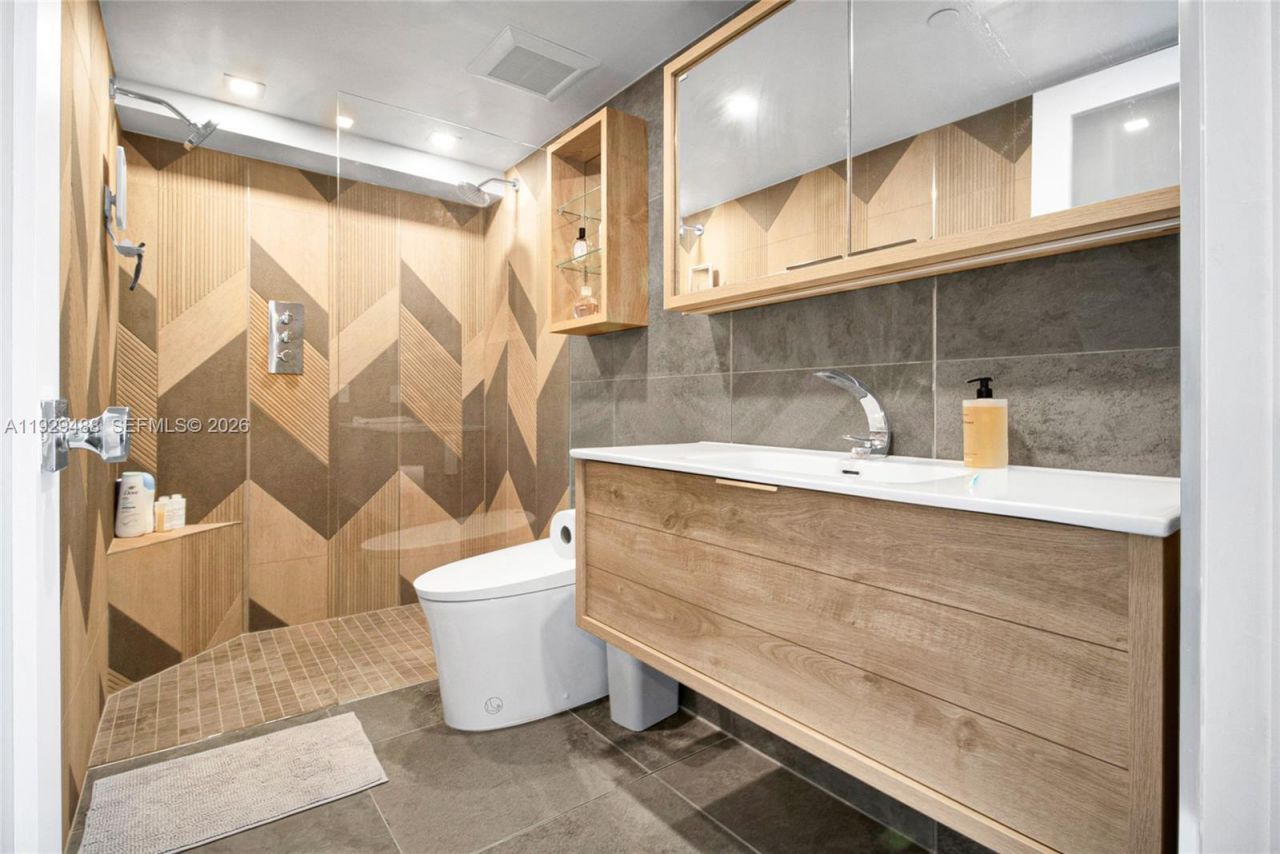 7600 Collins Ave, Unit 709, Miami Beach, FL 33141 Photo