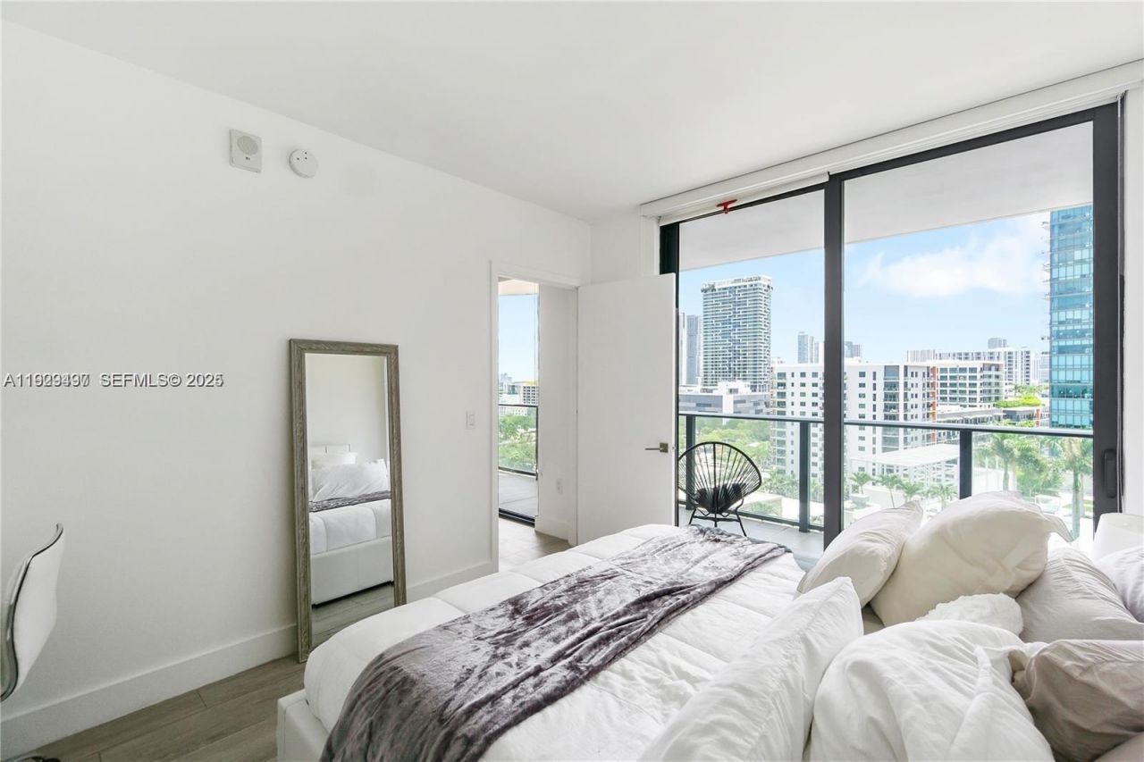 121 NE 34th St, Unit 1203, Miami, FL 33137 Photo