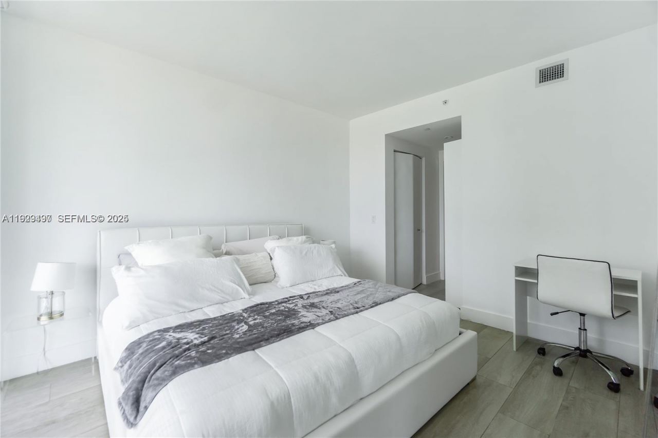 121 NE 34th St, Unit 1203, Miami, FL 33137 Photo