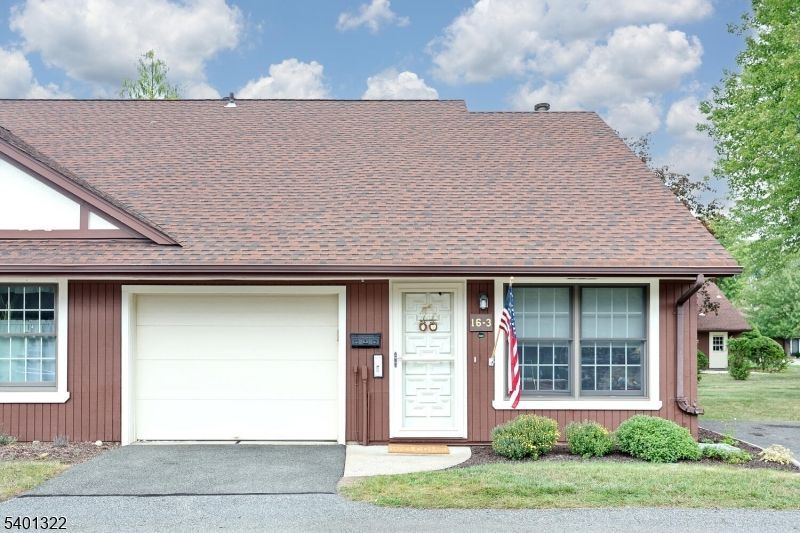 16 Tamaron Dr, Waldwick, NJ 07463 Main Photo