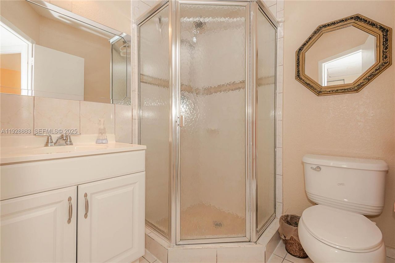 4805 NW 35th St, Unit 601, Lauderdale Lakes, FL 33319 Photo