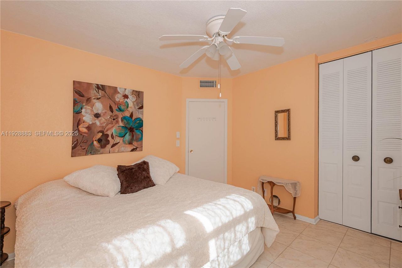 4805 NW 35th St, Unit 601, Lauderdale Lakes, FL 33319 Photo